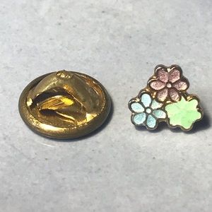 Floral pin